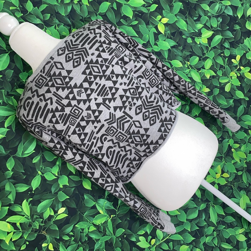 GEO AZTEC PRINT LONG-SLEEVE MID-CROP TOP · SIZE M - Picture 4 of 5